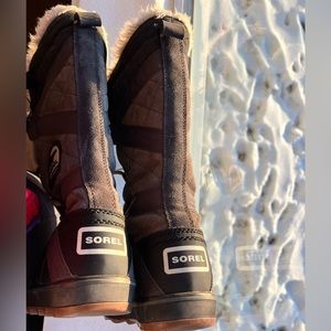 Sorel Women's Glacy Explorer' Boots. Gray/black